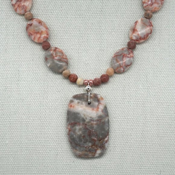 Necklace with matching bracelet. - Picture 5 of 6